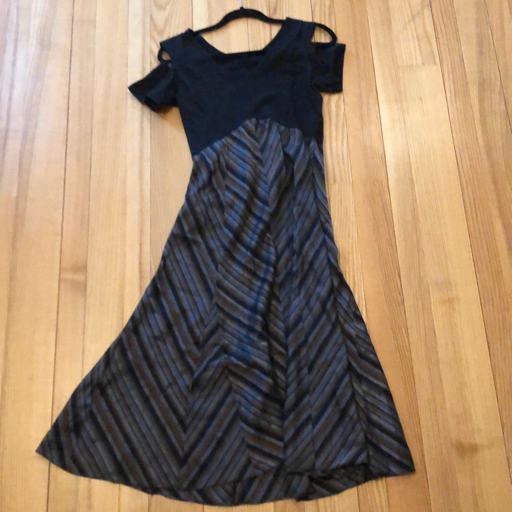 New gorgeous cold shoulder dress